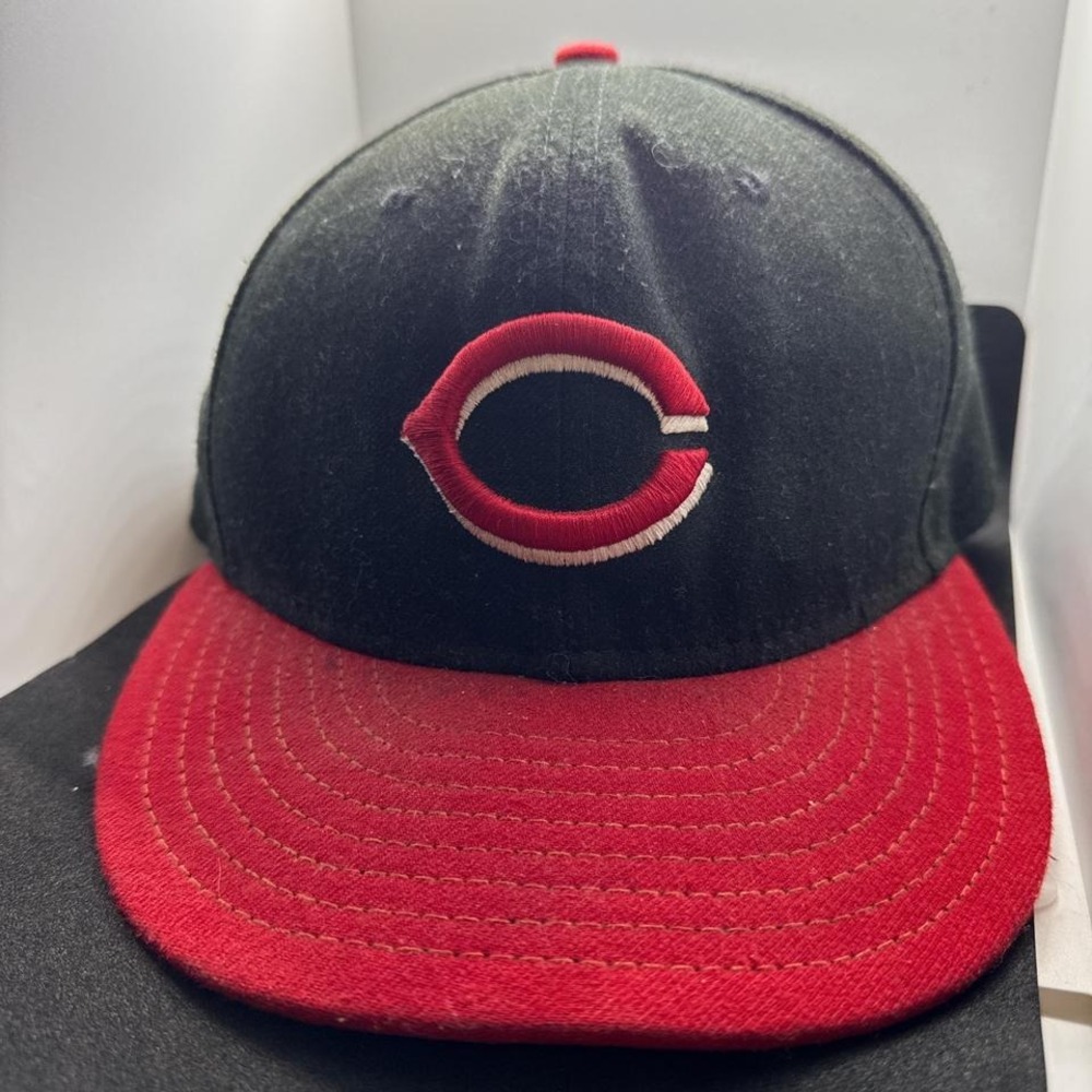 Cincinnati Reds black and red New Era snapback cap #MLB